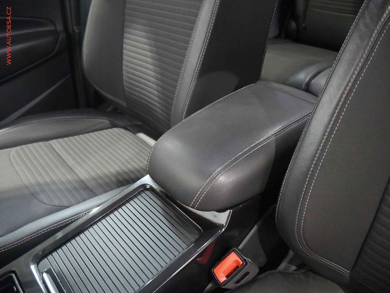 Ford Kuga (2017) 1.5TDCi, ČR, Navi, park.čidla - fotka 19 z 21