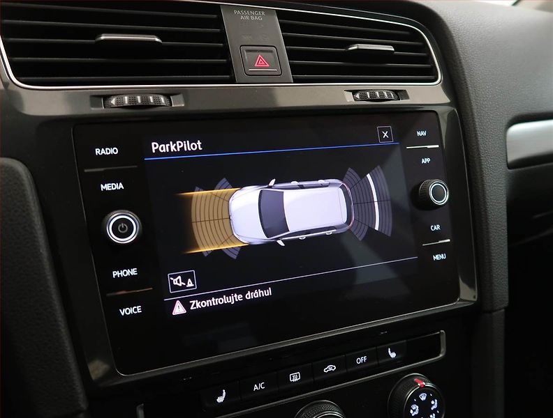 Volkswagen Golf (2017) 1.4 TSI, Navi, Tempomat - fotka 14 z 15