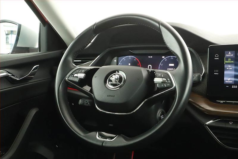 Škoda Octavia (2023) 2.0 TDI - fotka 16 z 18