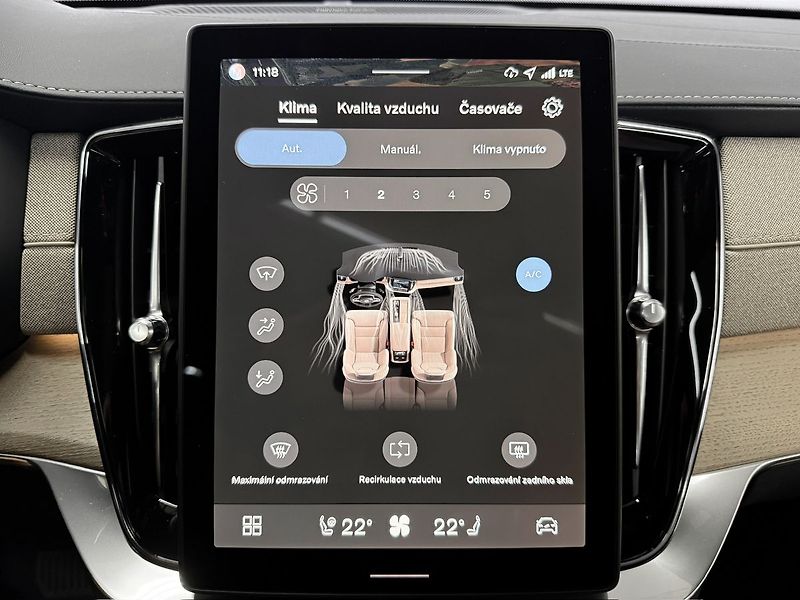 Volvo XC90 B5 AWD PLUS DARK, PANORAMA, H& - fotka 21 z 33