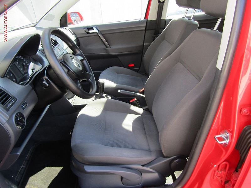Volkswagen Polo (2005) 1.2i, ČR, AC, park.asist - fotka 9 z 16