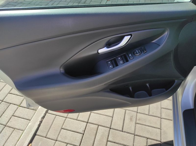 Hyundai i30 1,4DOHC 16V,73kW,Top KM - fotka 22 z 37