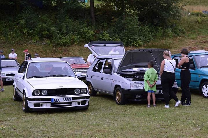Hasičské hřiště v Huti obsadil další ročník Veterán Show.