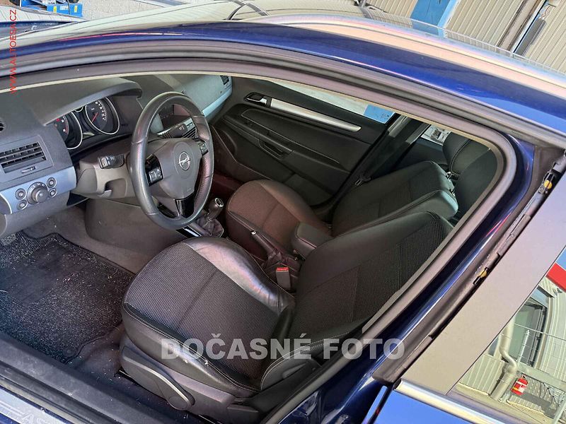 Opel Astra (2008) 1.7 CDTi, servis.kniha, AC - fotka 3 z 3