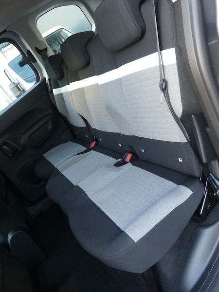 Citroën Berlingo (2026) PLUS Petrol 110k Manual - fotka 9 z 21