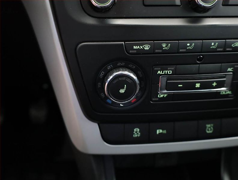 Škoda Yeti (2011) 2.0 TDI, 4X4, Navi, Tempomat - fotka 12 z 18