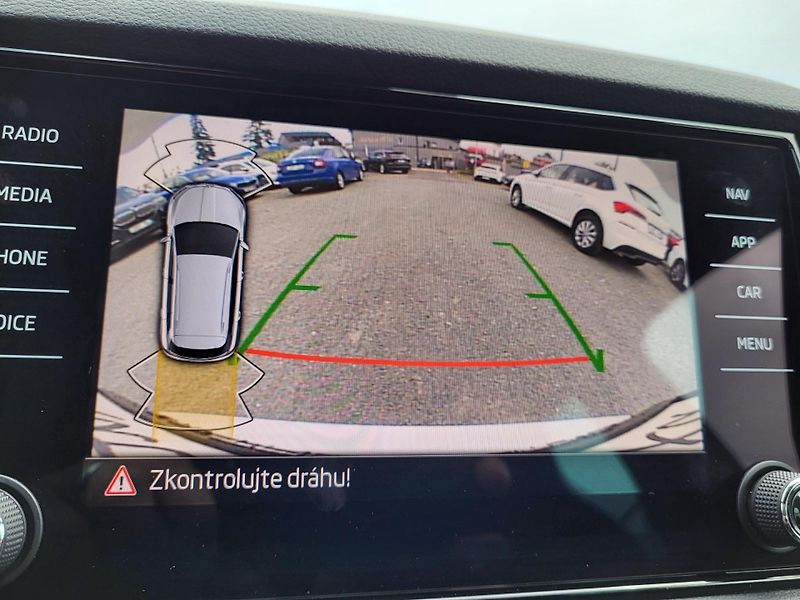 Škoda Karoq 1.5 TSI 110kW DSG SPORTLINE - fotka 15 z 48