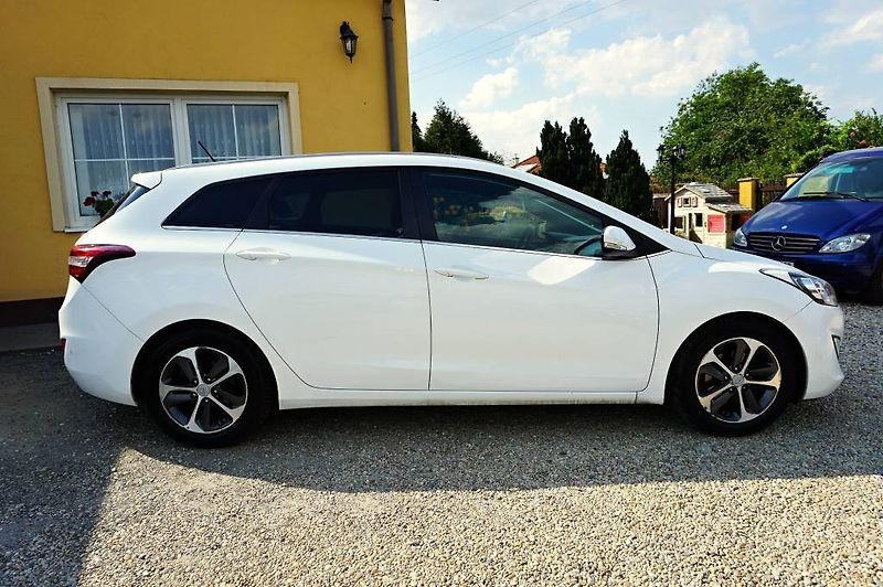 Hyundai i30 (2016) CZECH GO! 1,6 GDI 99 kW - fotka 3 z 44