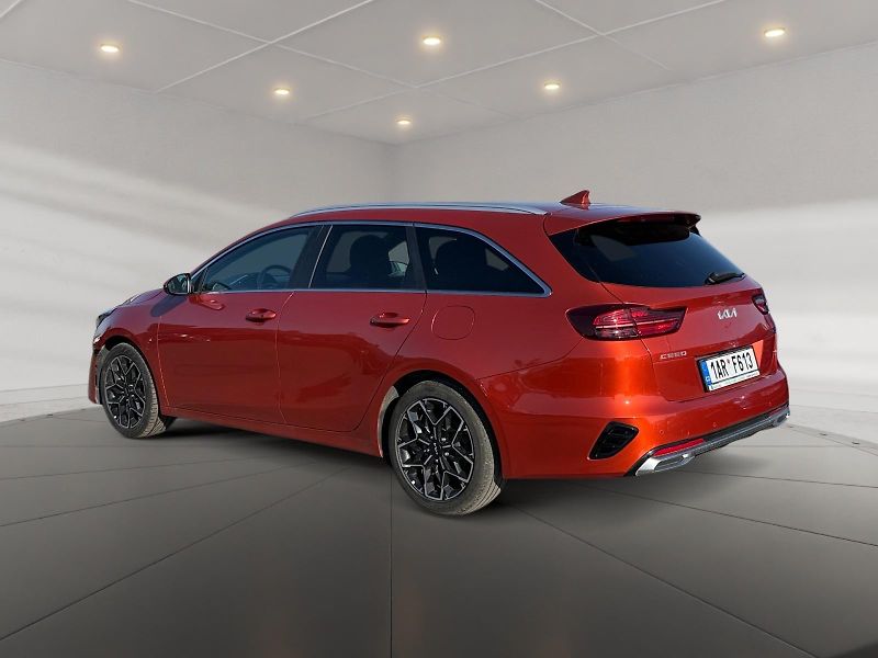 Kia Ceed (2022) GT LINE 1.5TGDI 118kW CZ DPH - fotka 4 z 14