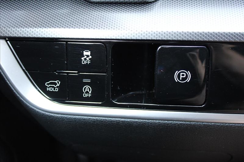 Kia Sportage 1,6 T-GDI  1MAJ,TOP,DPH,4X4 - fotka 12 z 40