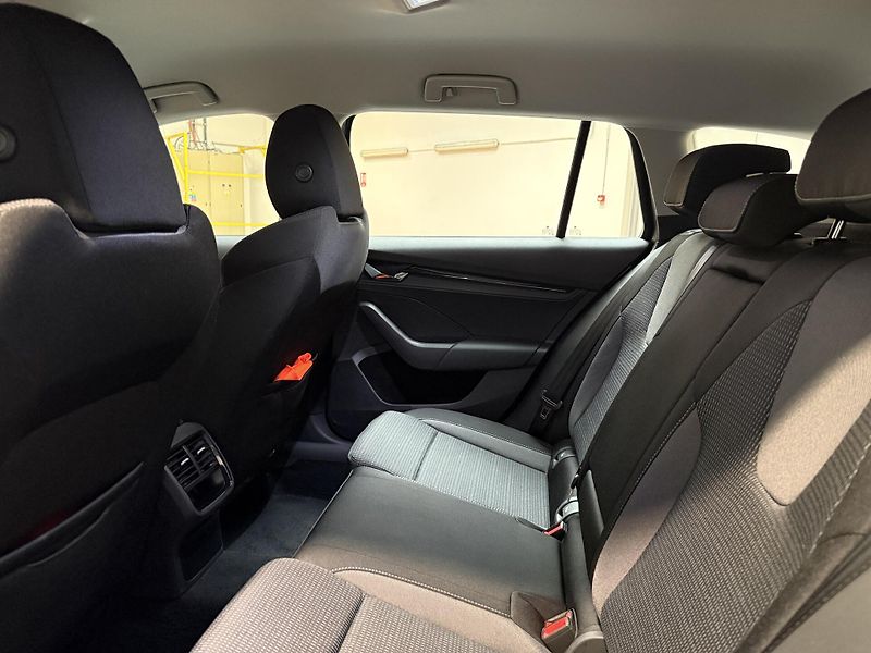 Škoda Octavia 2.0 TDI 85kW DSG Ambition Comb - fotka 11 z 13