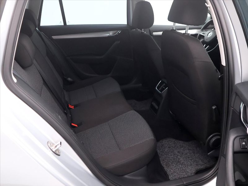 Škoda Octavia 2,0 TDI 135kW 4x4 DSG - fotka 12 z 28