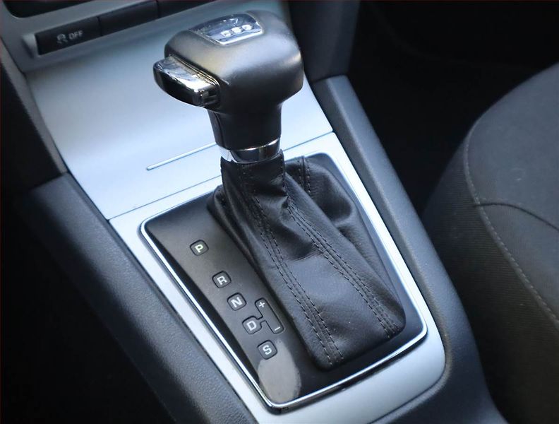 Škoda Octavia (2012) 2.0 TDI, Automat, Tempomat - fotka 12 z 17
