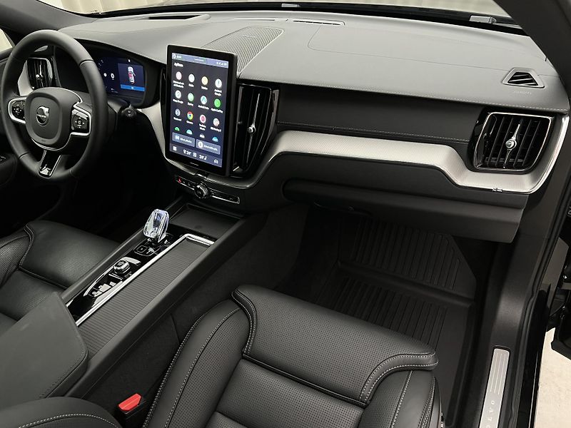 Volvo XC60 T8 AWD ULTRA BLACK RECHARGE CZ - fotka 24 z 50