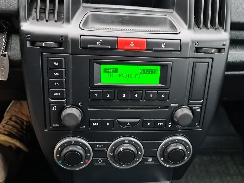 Land Rover Freelander 2,2 TD4 112WW 4WD - fotka 12 z 17