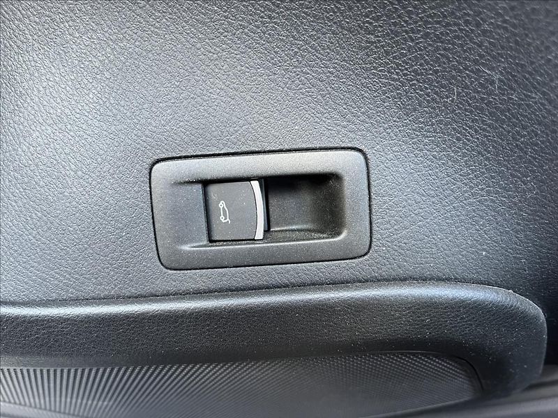 Volkswagen Touareg 3,0 TDi V6 180KW 4x4 TAŽNÉ - fotka 35 z 50