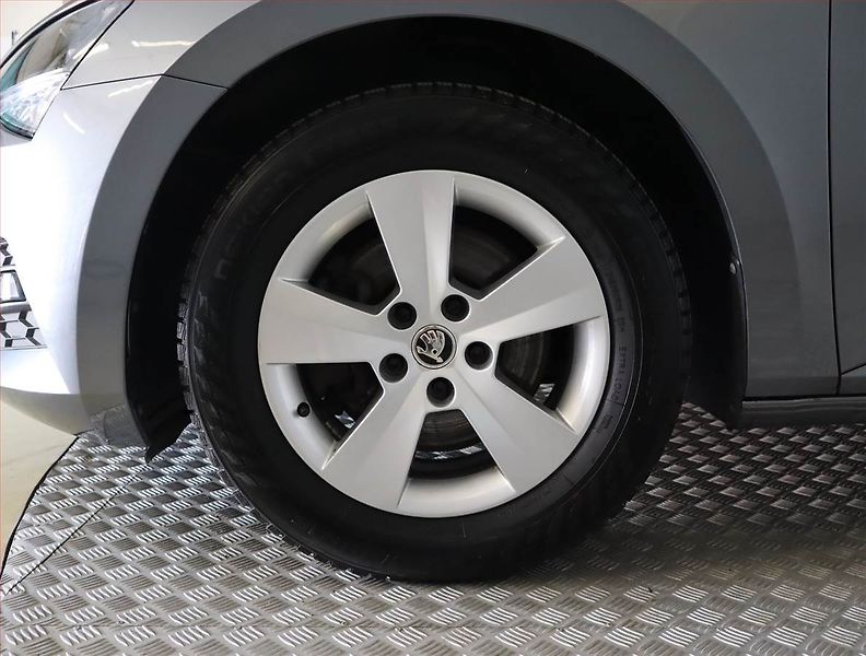 Škoda Superb (2023) Ambition 1.5 TSI - fotka 15 z 19