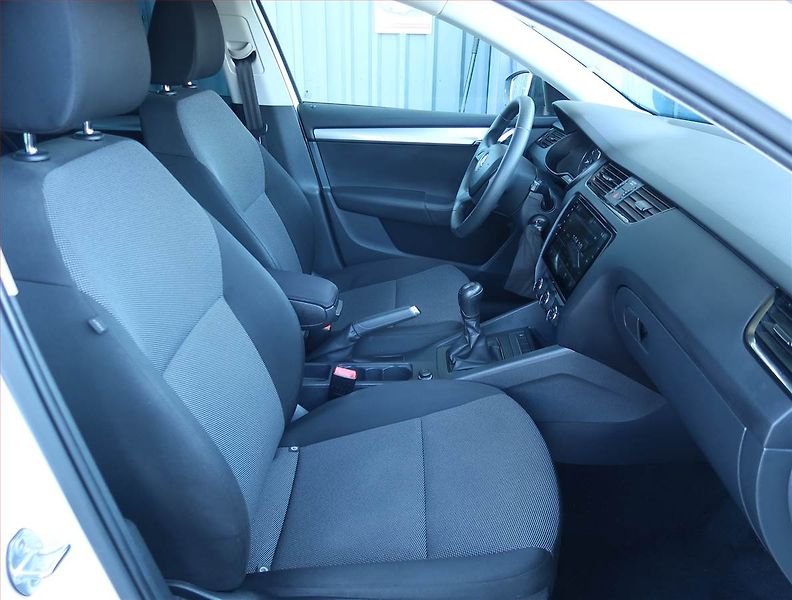 Škoda Octavia (2014) 1.2 TSI, Serv.kniha - fotka 9 z 15