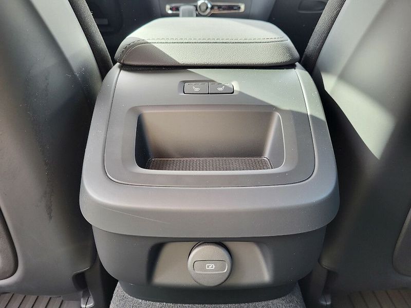 Volvo V60 CORE B4 FWD 145kW - fotka 25 z 32