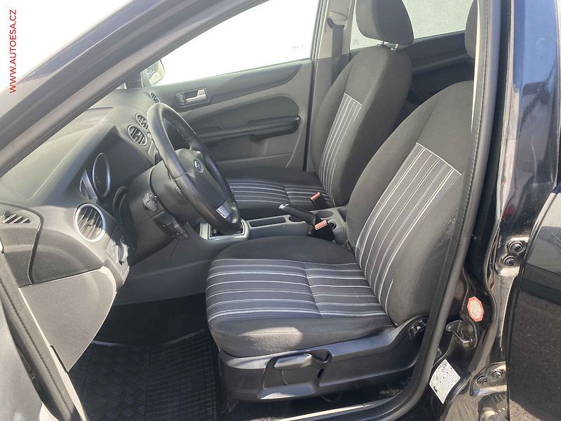 Ford Focus (2009) 1.6 i, AC, park.asist - fotka 9 z 14