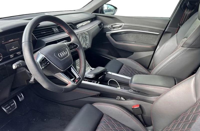 Audi SQ8 e-tron Q 360 HuD 4 zóny Matrix - fotka 7 z 18
