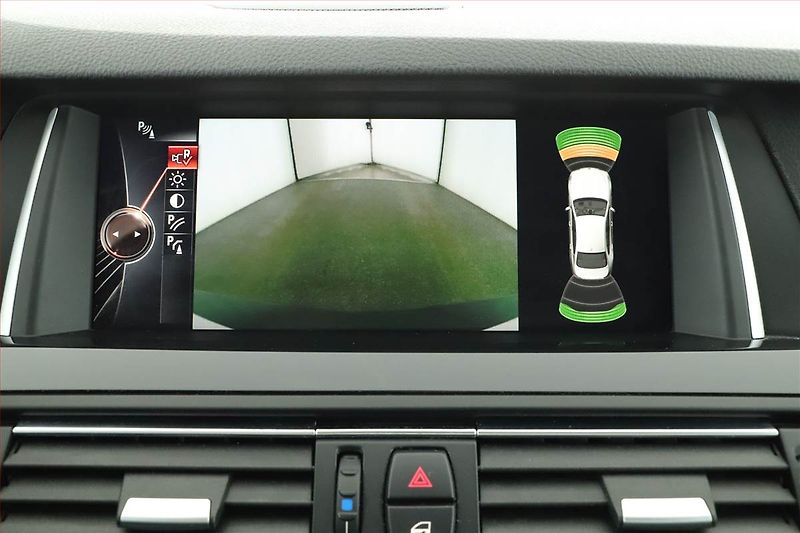 BMW Řada 5 (2015) 520d xDrive, 4X4, Automat - fotka 23 z 34