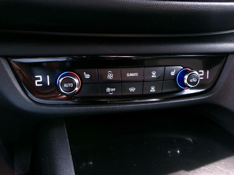 Opel Insignia ST 2.0 Turbo 191kW 4x4 automat - fotka 16 z 43