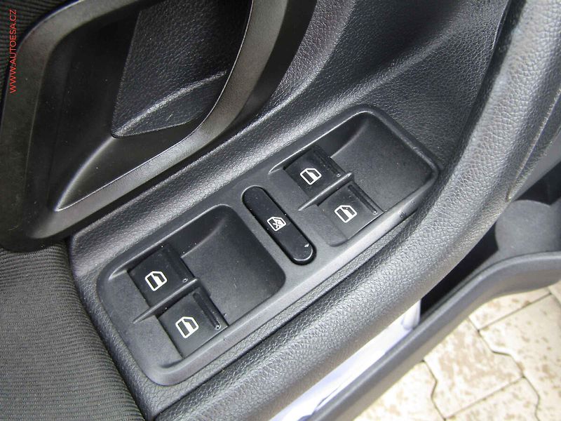 Škoda Fabia (2010) 1.4 TSi, ČR, RS, servis.kniha - fotka 11 z 19