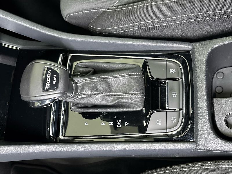 Škoda Karoq Sportline 4x4 DSG - fotka 20 z 29