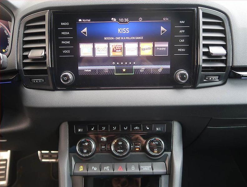 Škoda Karoq (2024) Sportline 1.5 TSI - fotka 12 z 22
