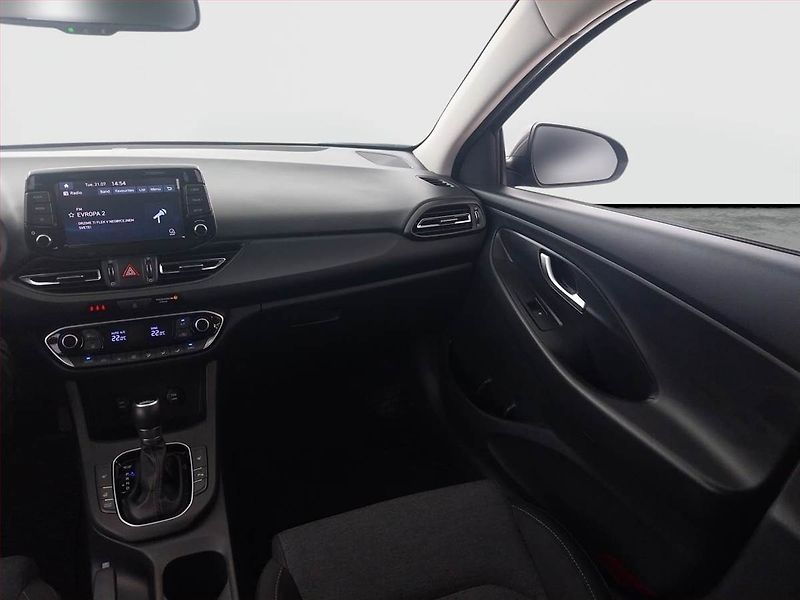 Hyundai i30 (2023) Smart 1.0 T-GDI - fotka 8 z 18