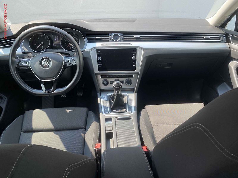 Volkswagen Passat (2018) 1.4 TSi, Comfortline, navi - fotka 8 z 18