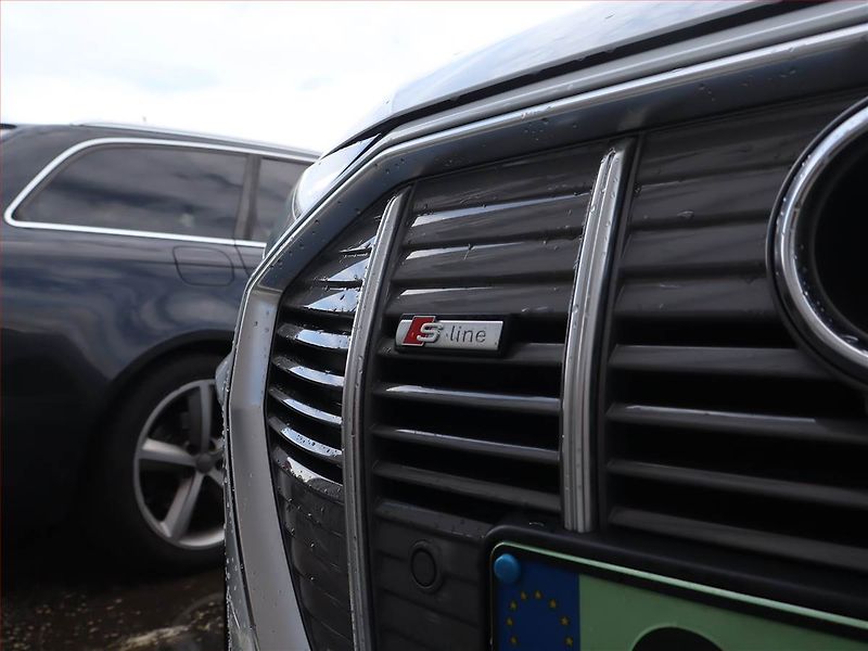 Audi e-tron (2020) S-Line 50 quattro - fotka 23 z 27