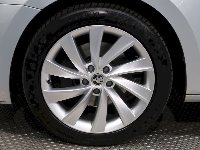 Škoda Superb (2019) STYLE 2.0TDI 140KW 4x4 DSG WEB - fotka 12 z 42