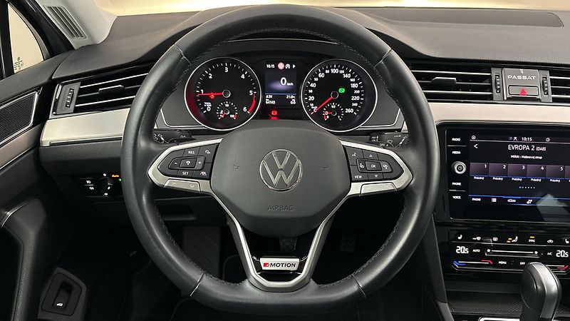 Volkswagen Passat 2.0 TDI DSG 4MOTION Elegance V - fotka 9 z 27
