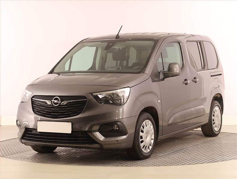 Opel Combo (2019) Enjoy 1.2 Turbo, 7Míst, 1Maj - fotka 2 z 18