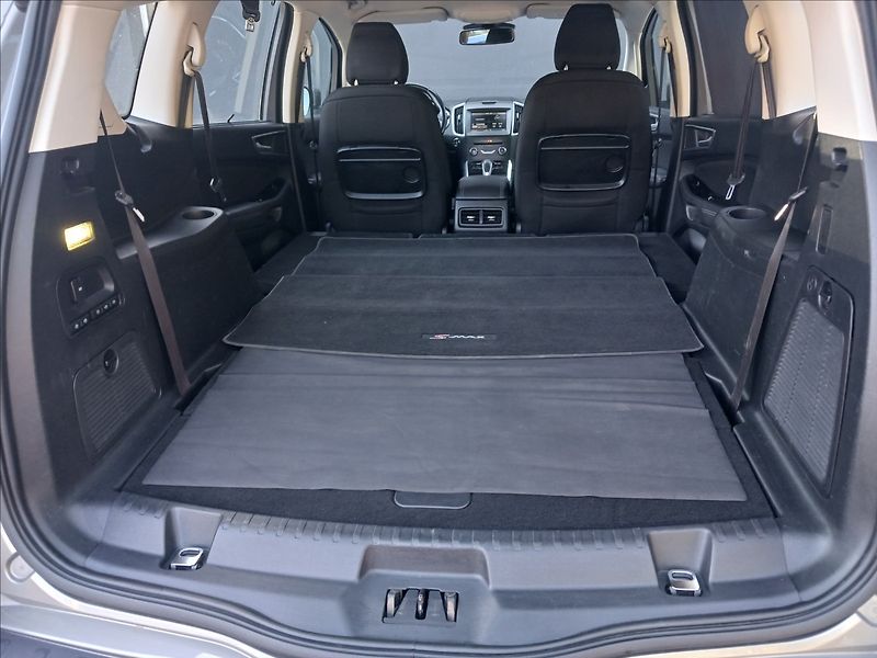 Ford S-MAX 2,0 Titanium 110 kW PowerShift - fotka 18 z 39