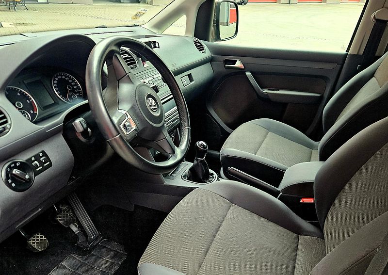 Volkswagen Caddy (2012) CADDY MAXI 7 MÍST  TAŽNÉ  STK - fotka 17 z 23