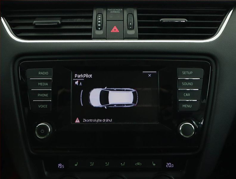 Škoda Octavia (2015) 1.6 TDI, Tempomat - fotka 14 z 15
