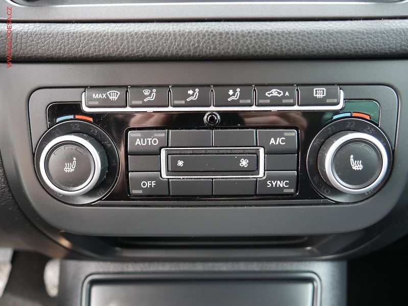 Volkswagen Tiguan (2012) 2.0TDi 4x4, ČR, Bixen, AC - fotka 15 z 19