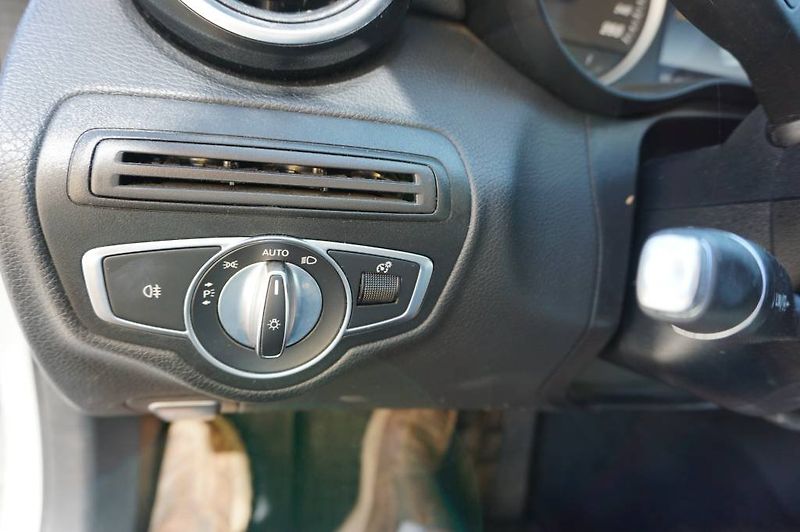 Mercedes-Benz Třídy C (2017) C220  4 MATIC - fotka 45 z 48