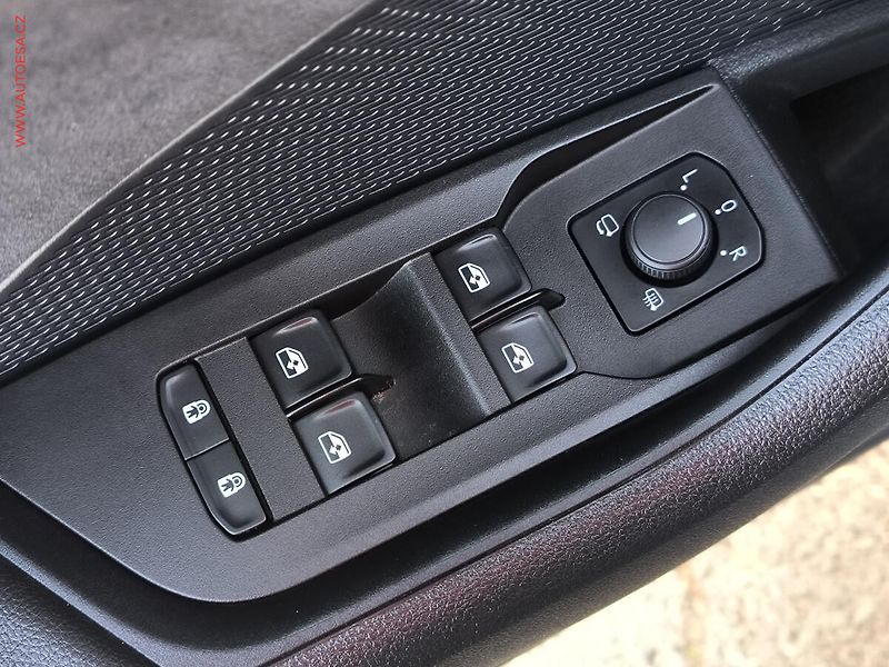 Škoda Octavia (2022) 2.0 TSi, RS, panor, Webasto - fotka 27 z 34