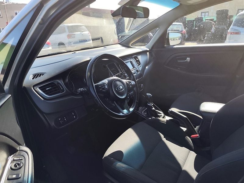 Kia Carens (2013) - fotka 13 z 33