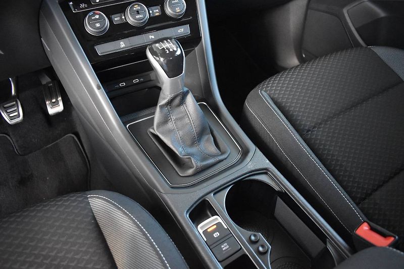 Volkswagen Touran (2022) 1.5TSI 110kW,tažné,záruka,LED - fotka 23 z 25