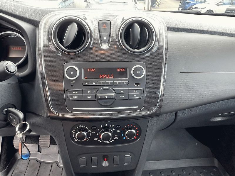 Dacia Sandero (2020) 1.0 TCe,54kW,Klima,ČR - fotka 15 z 28