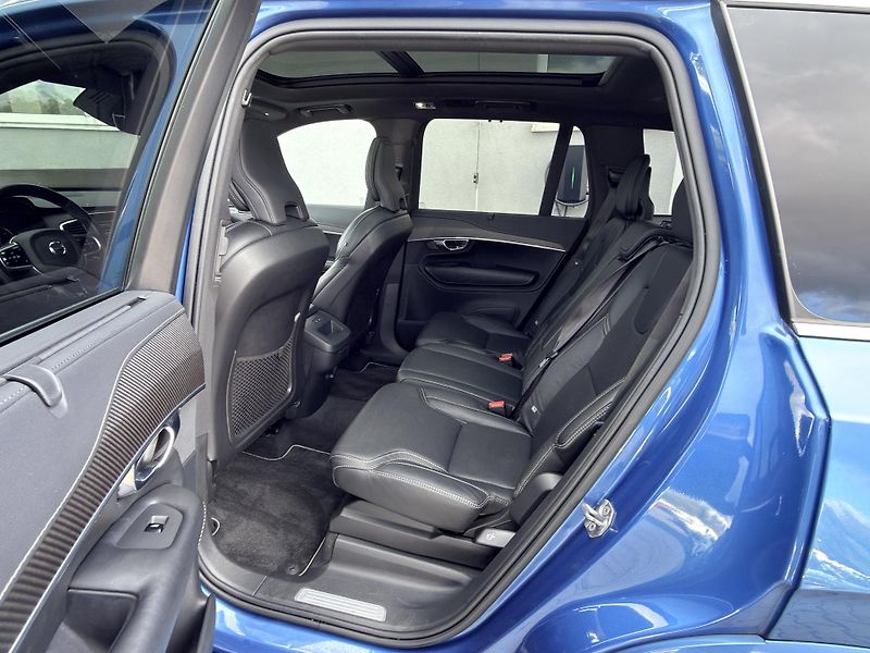 Volvo XC90 D5 AWD R-DESIGN PRO // VZDUCH  - fotka 13 z 60