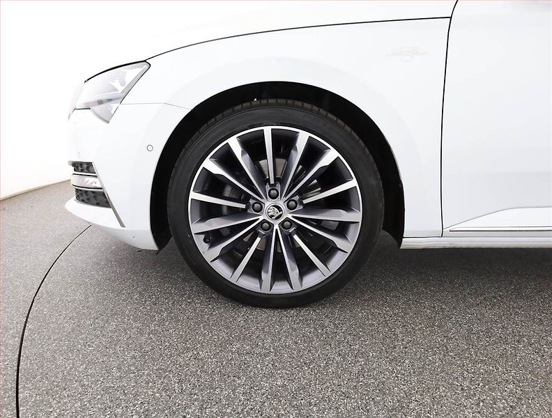 Škoda Superb (2023) 2.0 TDI - fotka 21 z 21