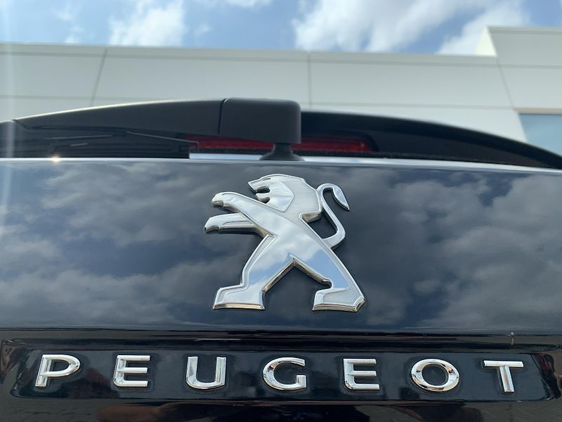 Peugeot 3008 ALLURE PACK 1,5 BlueHDi 96kW - fotka 26 z 30