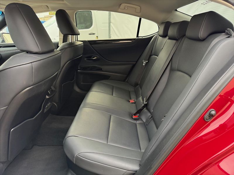 Lexus ES 300h 2,5 Limited Edition  ES - fotka 10 z 21