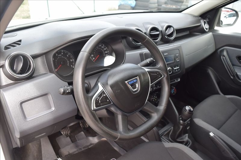 Dacia Duster 1,6 i 84KW 4X4 TAŽNÉ NOVÁ STK - fotka 16 z 42
